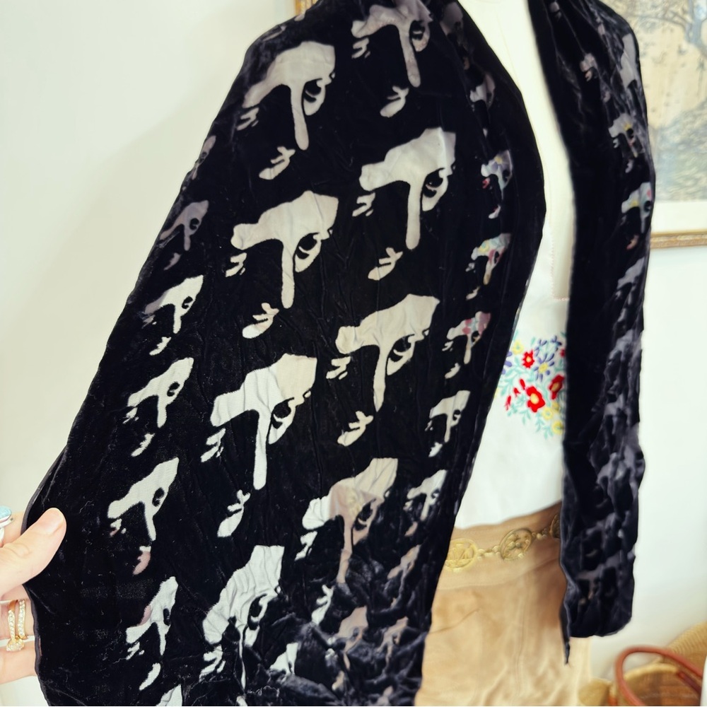 ✨ VINTAGE 1970s velvet & silk scarf / shawl - Picture 2 of 3